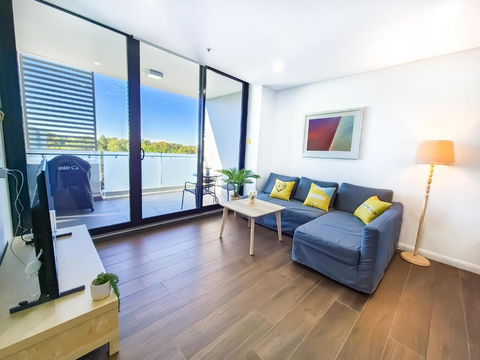 Relaxing 1BR W Pools & SPA, Gym In Olympic Park - Accommodation Australia 1
