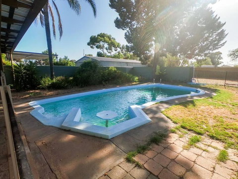 Renovated 3BD With Pool And Spa Bath - Accommodation Australia 0
