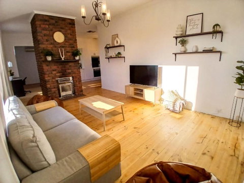 Renovated 3BD With Pool And Spa Bath - Accommodation Australia 2
