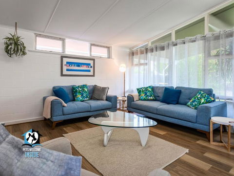 Renovated 3BR One Street To Beach - Accommodation Australia 1