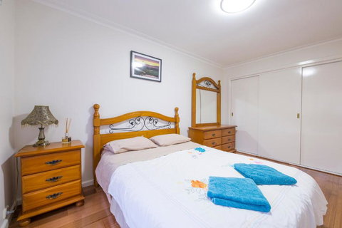 Rent Melbourne - Accommodation Australia 3