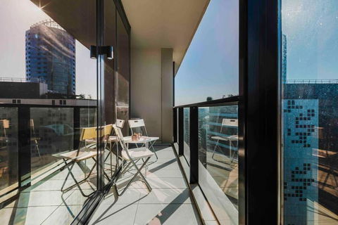 Resort Lifestyle Urban Apt - Pool, Gym, Sauna - Australia Shopping 1