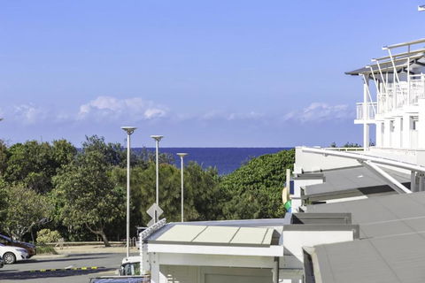 RESORT ON THE BEACH 1219/20 - Accommodation Australia 3