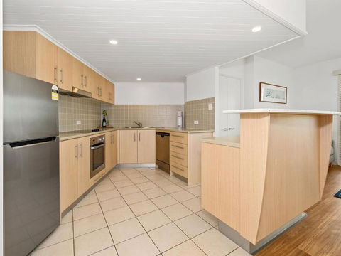RESORT ON THE BEACH 2214/2215 - Accommodation Australia 3