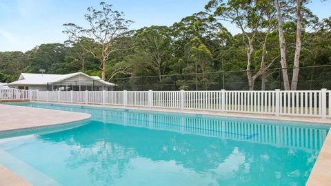 Resort Style Living With Pool, Tennis Court And Beach - Local Tourism 1