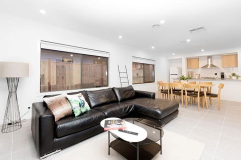 ResortStyle 4BR House With Parking - Local Tourism 2