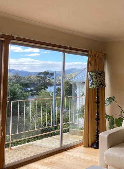 Retro Apartment Cornelian Bay - Water Views - Australia Shopping 2