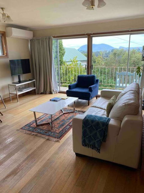Retro Apartment Cornelian Bay - Water Views - Australia Shopping 1