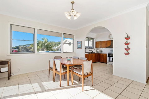 Retro Beach House - Accommodation Australia 3
