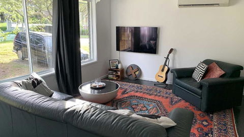 Retro Beach House - Macmasters Beach - Local Tourism 1