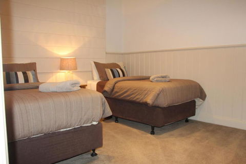 River Rock Cottage Centrally Located And Dog Friendly - Accommodation Australia 2