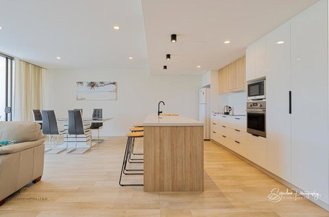 RIVERFRONT BREEZE @ The Cosmopolitan Unit10307 - Accommodation Australia 0