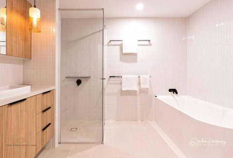 RIVERFRONT BREEZE @ The Cosmopolitan Unit10307 - Accommodation Australia 1