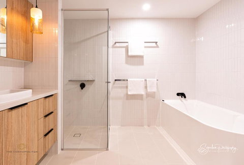 RIVERFRONT BREEZE @ The Cosmopolitan Unit10307 - Accommodation Australia 3