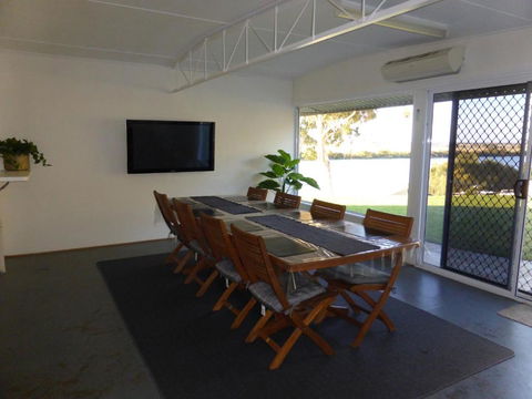 Riverfront Holiday House - Australia Shopping 1