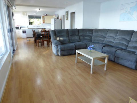 Riverfront Holiday House - Australia Shopping 3