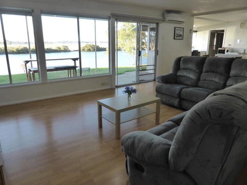 Riverfront Holiday House - Australia Shopping 0