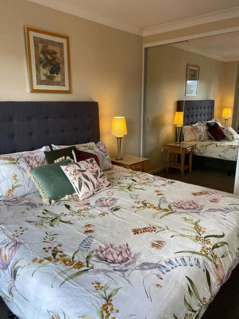 RIVERSIDE CITY VIEW PARKING NETFLIX WIFI WINE FREE - Accommodation Australia 1