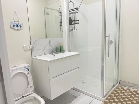 Riverside Hotel - Bed n Breakfasts 1