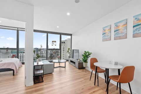RiverViews 1BR 1BA Skytower Apt With Pool, Gym, Sauna - Local Tourism 0