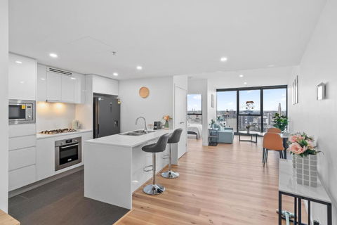 RiverViews 1BR 1BA Skytower Apt With Pool, Gym, Sauna - Local Tourism 1