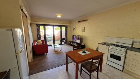 Rise N Shine - Affordable 50sqm Garden Apartment - Accommodation Australia 3