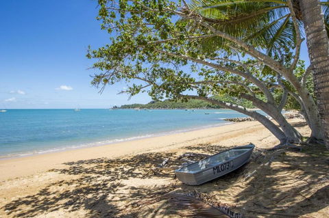 SAILS 9 Beachfront Getaway Horseshoe Bay - Accommodation Australia 1