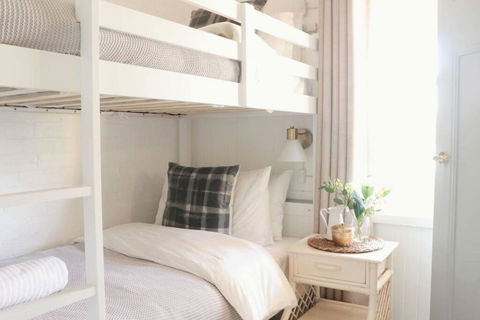 Rustic Chic 200 Metres From CBD - Accommodation Australia 1