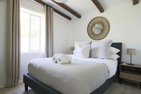 Rustic Chic 200 Metres From CBD - Accommodation Australia 3