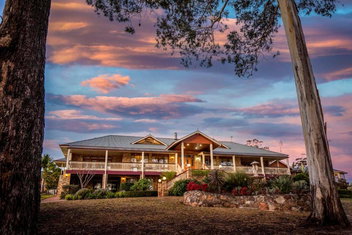 Robyn\'s Nest Lakeside Resort with Accommodation Australia