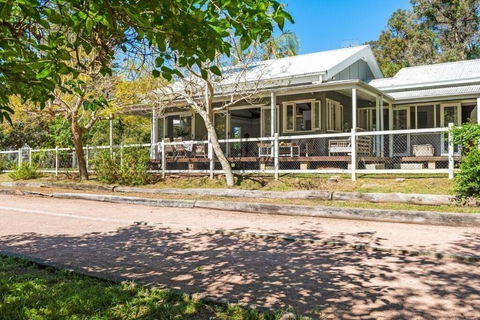 Rock Davis Luxury Beachouse - 100mtrs To Beach - Local Tourism 3