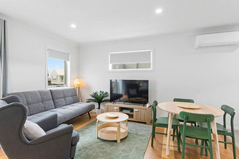 Rockpool Escape - A Coastal Refresh Near The Marina - Local Tourism 1