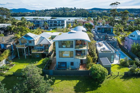 Rolling Waves 3 - Beach Access & Pet Friendly! - Accommodation Australia 1