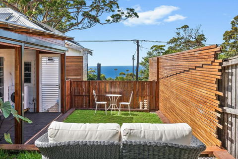 Romanic Garden View 1 Bed Apartment With Ocean Views At Stanwell Tops - Accommodation Australia 0