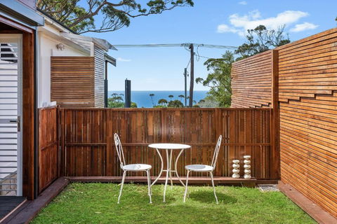 Romanic Garden View 1 Bed Apartment With Ocean Views At Stanwell Tops - Accommodation Australia 3