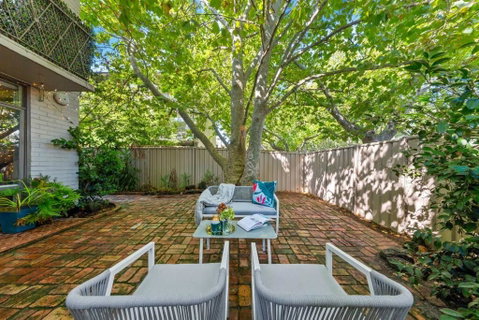 Romantic Retreat With Garden - Accommodation Australia 1