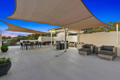 Rooftop Island Sunsets - Local Tourism 0