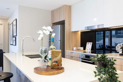 Rooftop Pool Stunning Apartment Queen Street - Local Tourism 1