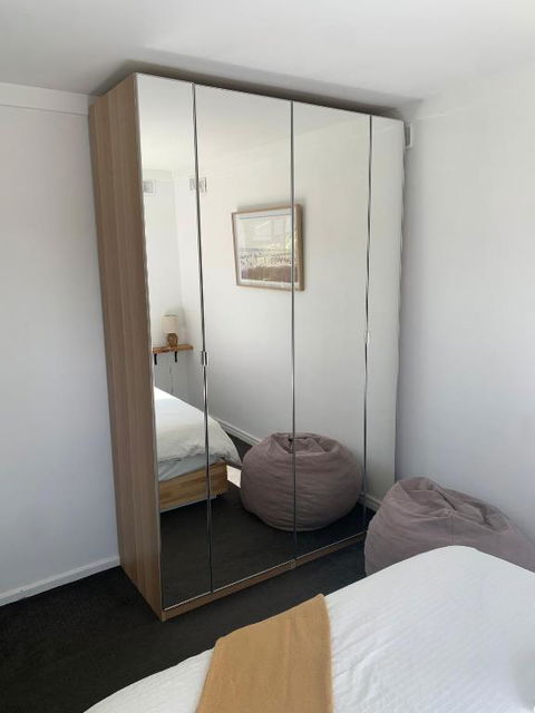 Room For Rent - Accommodation Australia 1