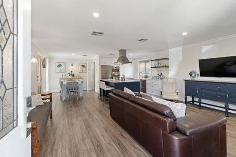 Rose Cottage 3B Hutchinson St Goolwa - Linen Included - Accommodation Australia 2