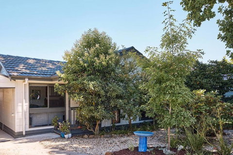 Rose Cottage - Right In Town - Local Tourism 1