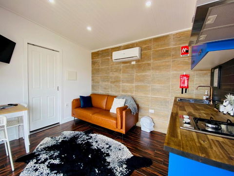 Rose Quartz - 1 Bed With Mountain Views - Kundalini Lodge - Local Tourism 3