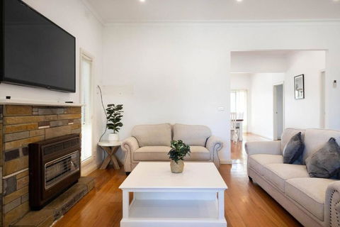 Rosebud Reset - A Beachside Group Getaway - Accommodation Australia 1