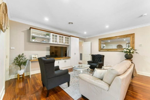 Roselawn Manor - 5 Bedroom Entertainer - Accommodation Australia 2
