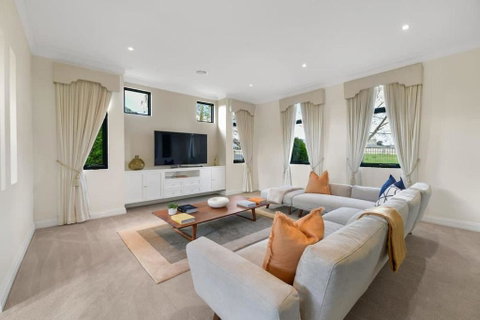 Roselawn Retreat - Pool, Incredible Views, Sleeps 8 - Accommodation Australia 1