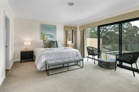 Roselawn Retreat - Pool, Incredible Views, Sleeps 8 - Accommodation Australia 2