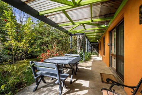 Roses On The River - An Absolute River Frontage Cottage - Australia Shopping 2