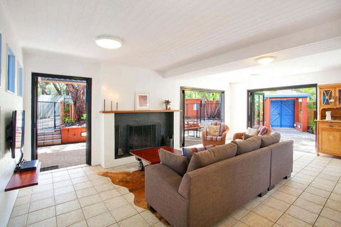 Ross Cres Spacious Private Beach House - Australia Shopping 1