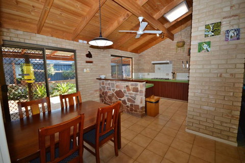 Rossys Retreat - Kalbarri WA - Bed n Breakfasts 3