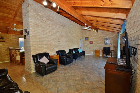 Rossys Retreat - Kalbarri WA - Bed n Breakfasts 2